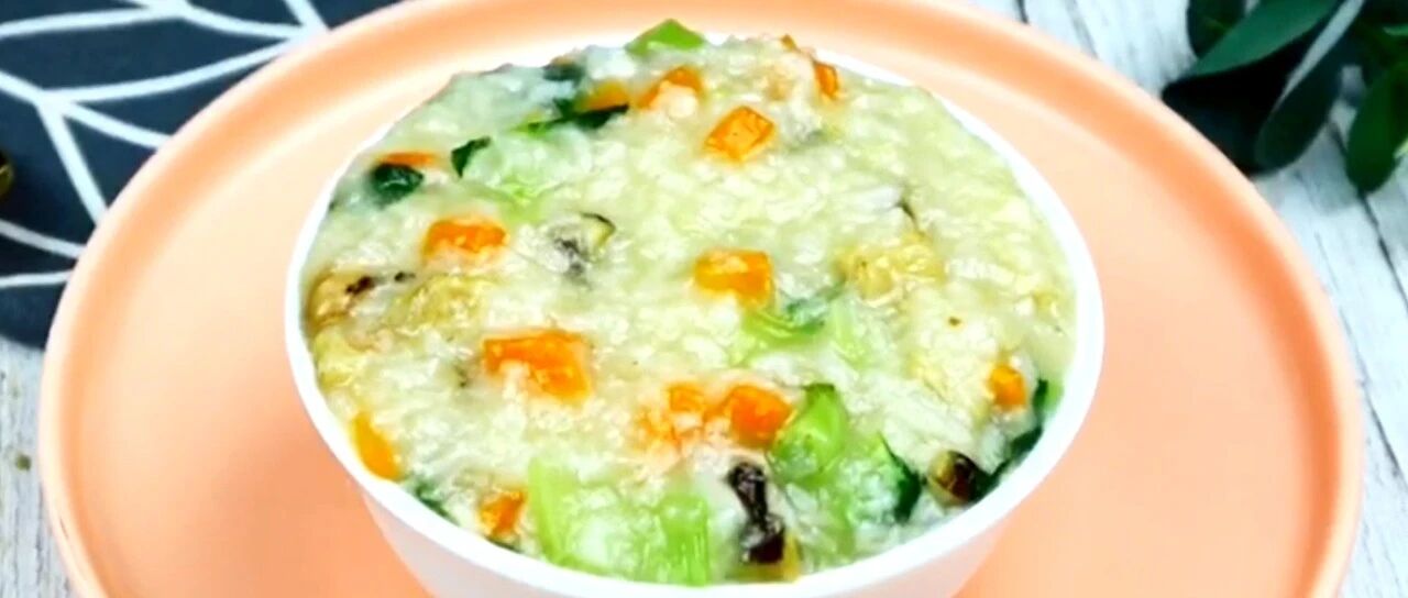 五彩养生粥含丰富维生素和蛋白质，多喝清肠潤胃，好粥一样高营养