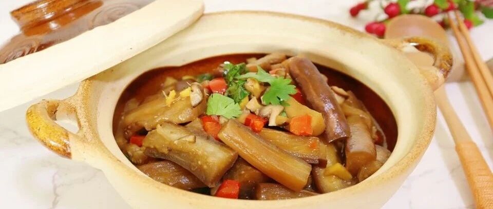 天冷最爱这热气腾腾的香菇茄子煲，咸香入味营养高，素味少油更健康