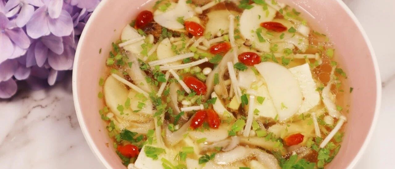 这道汤能补脾益胃，清热润燥，不加肉更鲜美嫩滑，要多喝