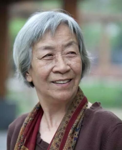 朗读剧本是老一辈艺术家的传统,为更好地传承这一优秀传统文化,从孩子