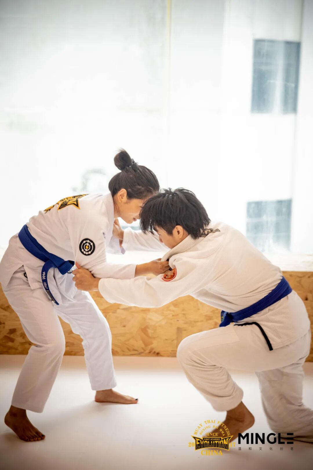 4 迷波隆巴西柔术课:被人锁死,怎么逃脱"敌人"的钳制?