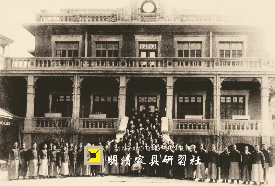 中国首辆劳斯莱斯车主和清宫御用宝座 中国首辆劳斯莱斯车主和清宫御用宝座