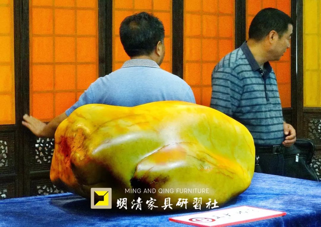 外星来客外形似“烤鸭”,146公斤,底价1.2亿 外星来客外形似“烤鸭”,146公斤,底价1.2亿