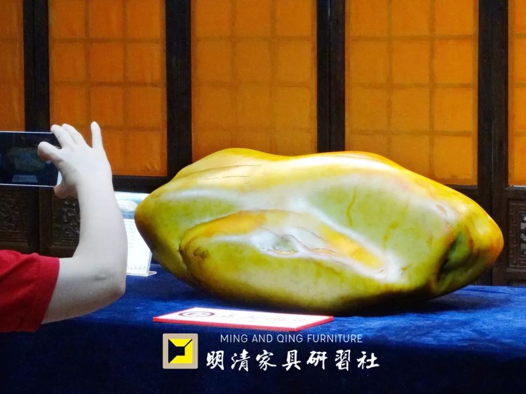 外星来客外形似“烤鸭”,146公斤,底价1.2亿 外星来客外形似“烤鸭”,146公斤,底价1.2亿