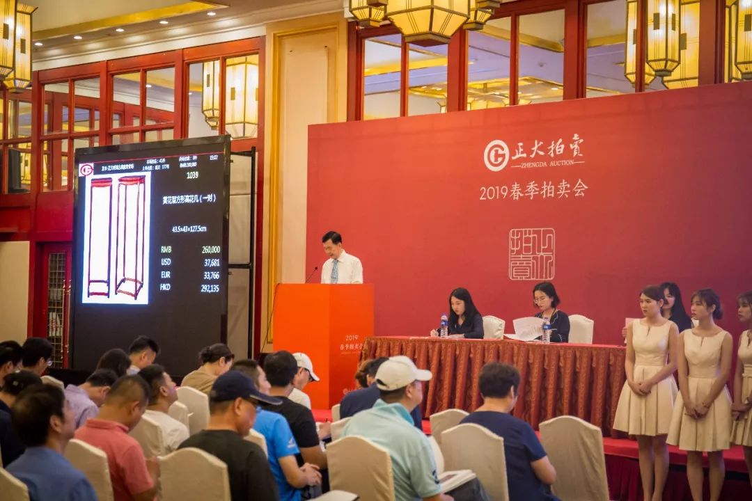 紫檀大四件柜4200万落槌,新黄花梨明式家具收藏势头强劲! 紫檀大四件柜4200万落槌,新黄花梨明式家具收藏势头强劲!