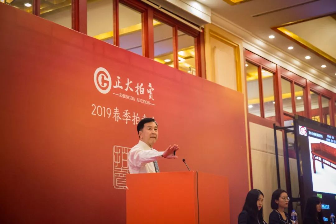 紫檀大四件柜4200万落槌,新黄花梨明式家具收藏势头强劲! 紫檀大四件柜4200万落槌,新黄花梨明式家具收藏势头强劲!