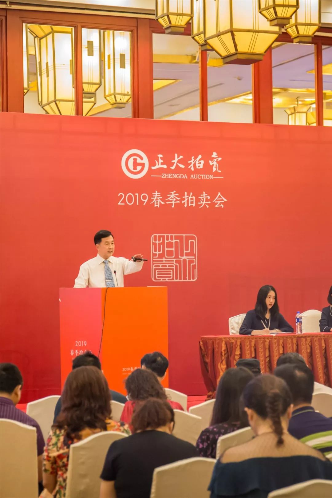 紫檀大四件柜4200万落槌,新黄花梨明式家具收藏势头强劲! 紫檀大四件柜4200万落槌,新黄花梨明式家具收藏势头强劲!