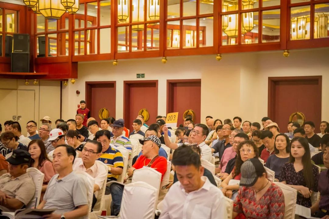 紫檀大四件柜4200万落槌,新黄花梨明式家具收藏势头强劲! 紫檀大四件柜4200万落槌,新黄花梨明式家具收藏势头强劲!