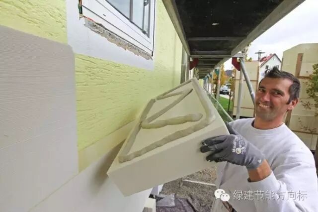 外国人用聚氨酯发泡剂来粘贴聚苯板外保温，这种工艺靠谱不？