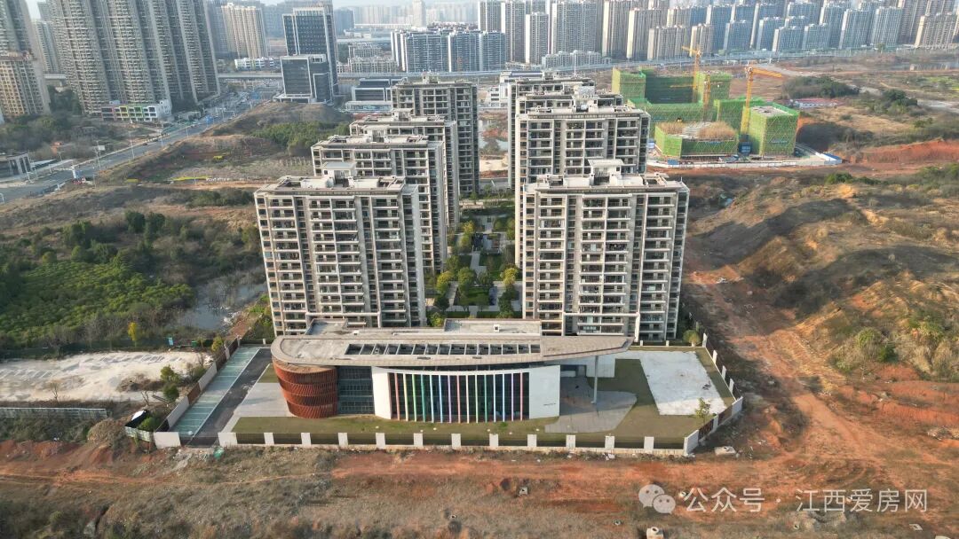 交付1年多南昌这个小区四周一条路都没有楼市315