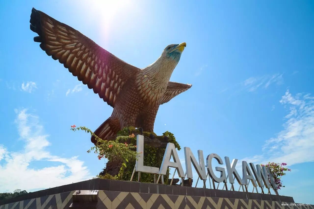 即便游人如织,到兰卡威也值得来巨鹰广场,这是兰卡威非常著名的地标