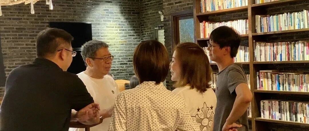 政策制定者和投资者之间的伟大博弈