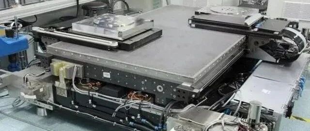 光刻机第一股？华卓精科顺利过会背后：消失的“光刻机双工件台”