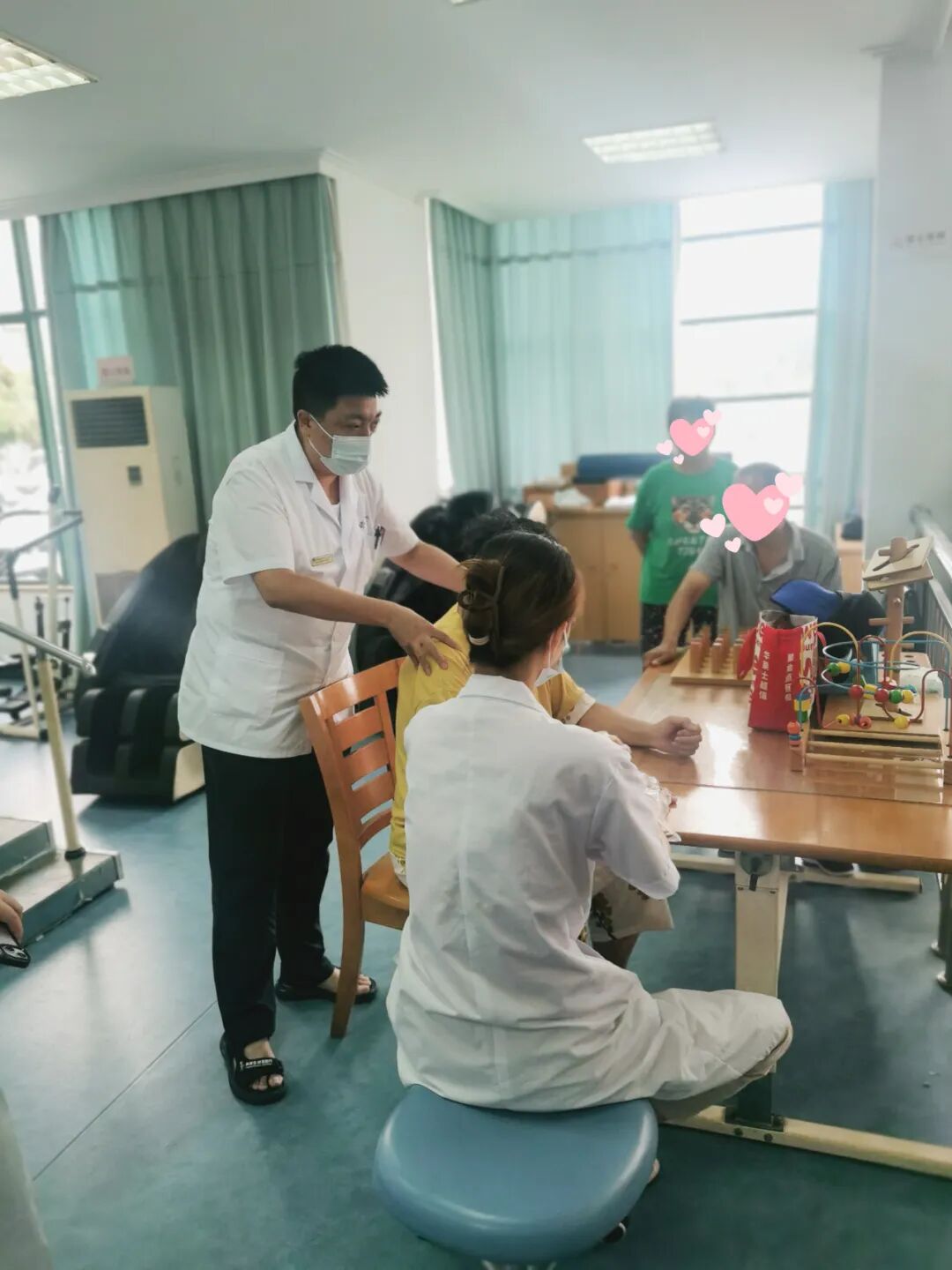 健身房？不，这是专业的社区康复中心！
