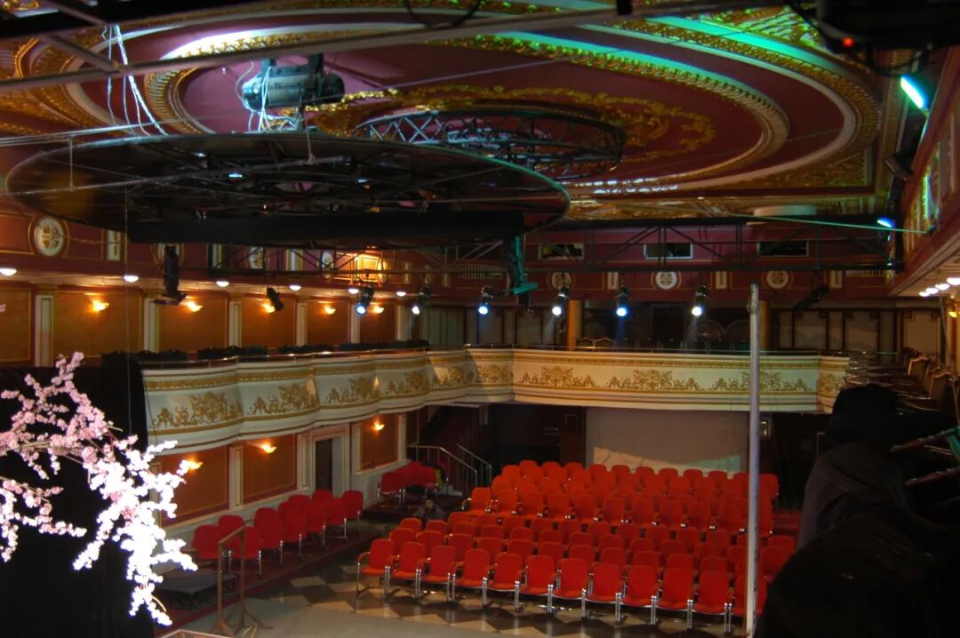 哈尔滨话剧院始建于1957年,话剧舞台上的悲欢离合在这里得到了充分