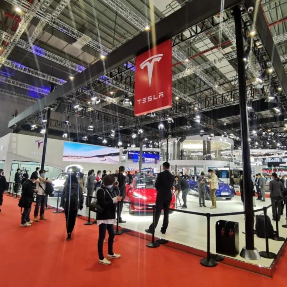 上海车展|女车主“大闹”上海车展展台 特斯拉产能狂奔品控之痛难破
