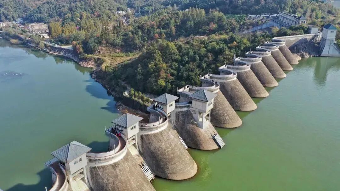 名称:梅山大坝所在水系:淮河水系工程任务:梅山水库是具有防洪,灌溉