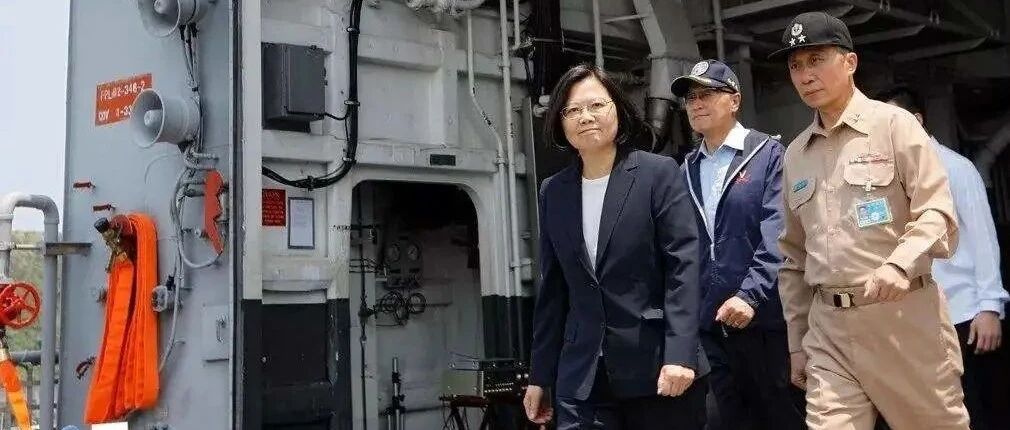 台海局势紧张，美国前高官预测警告：“武统”的几率正在提高