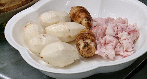 特色土菜推荐二:豆瓣酱鸡冠油蒸芋艿