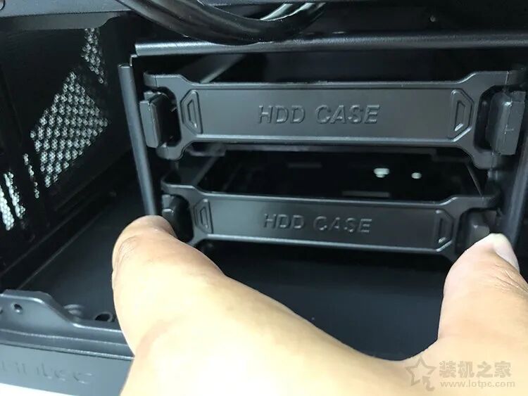 台式固态硬盘安装图解