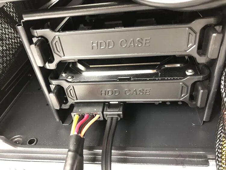 台式固态硬盘安装图解