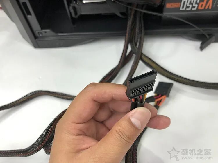 台式固态硬盘安装图解