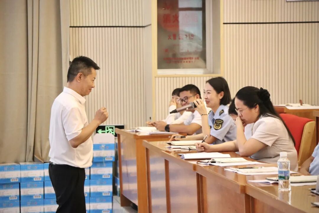 以专业赋能法治政府建设——孙建文赴富宁开展法治专题培训(图4)