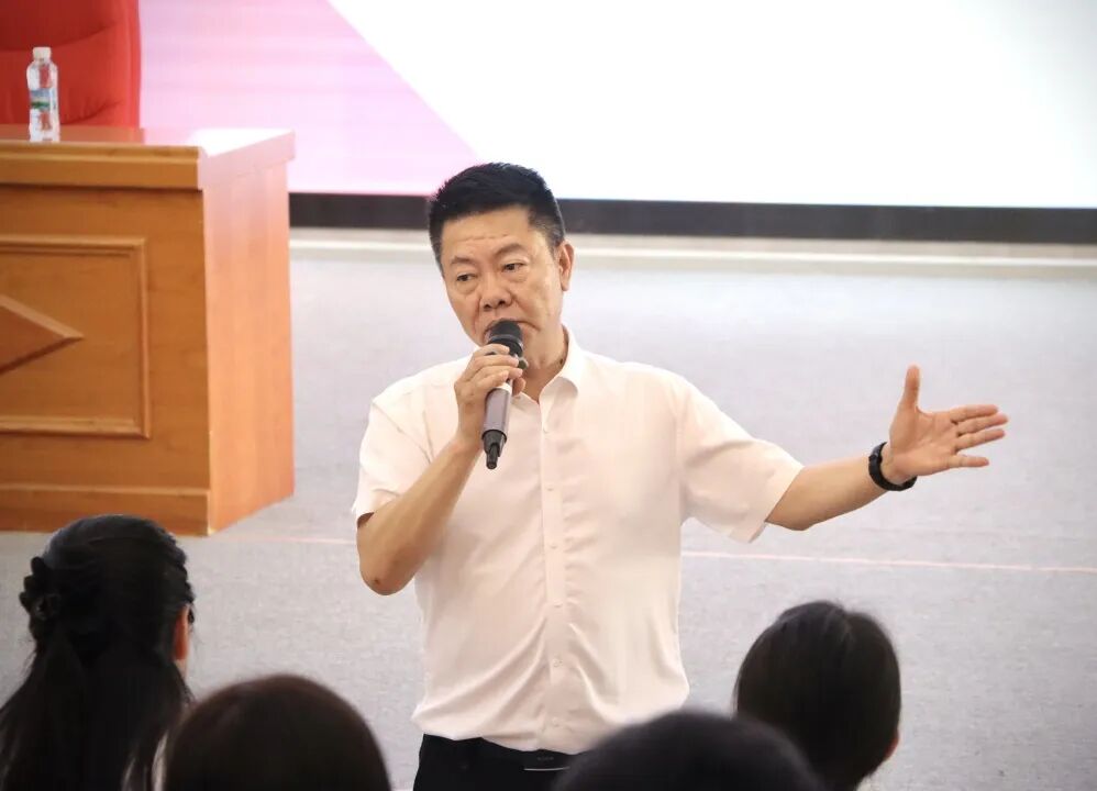 以专业赋能法治政府建设——孙建文赴富宁开展法治专题培训(图3)