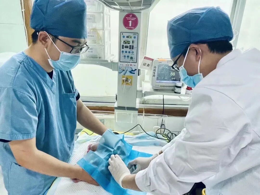 为什么要用光疗纸尿裤【暖心服务】全市首创：“一日蓝光病房”，让“小黄人”宝宝与妈妈爱不分离_https://www.jmylbn.com_新闻资讯_第17张