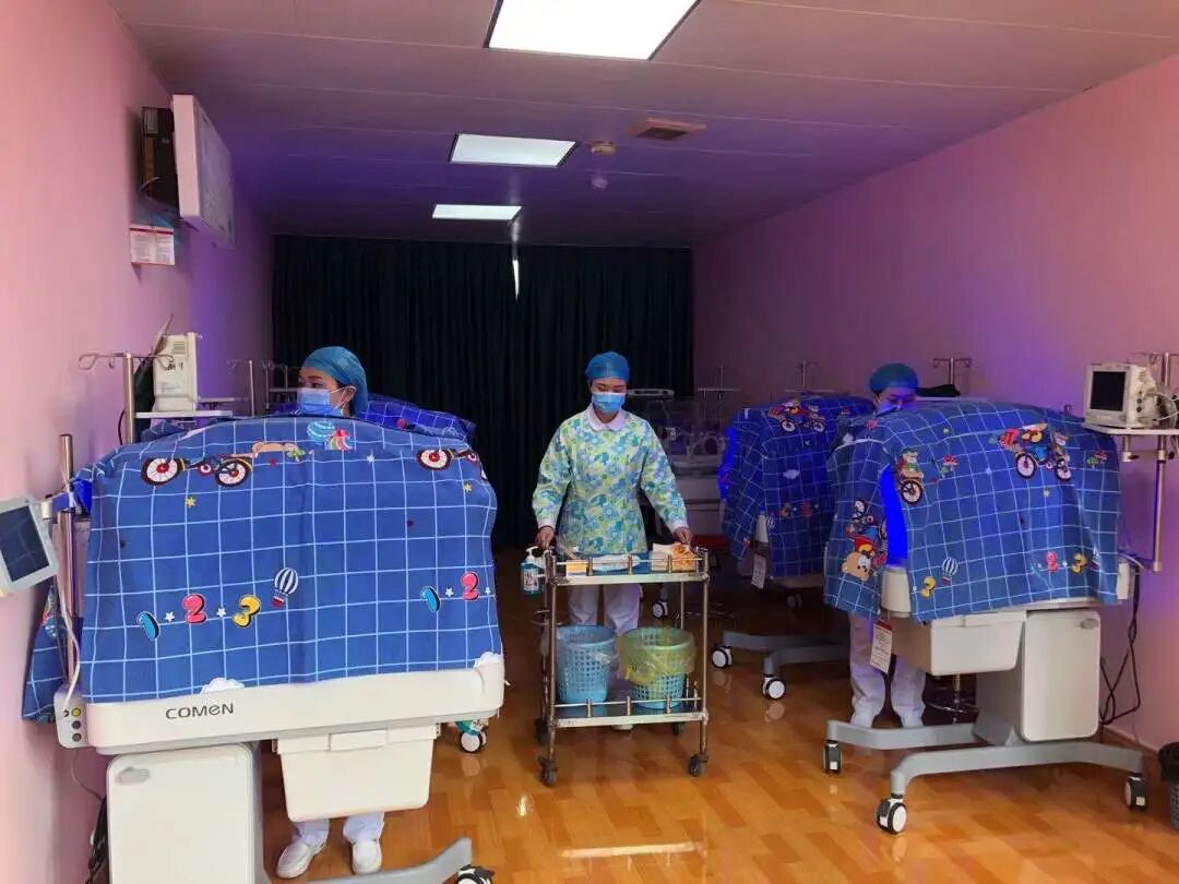 为什么要用光疗纸尿裤【暖心服务】全市首创：“一日蓝光病房”，让“小黄人”宝宝与妈妈爱不分离_https://www.jmylbn.com_新闻资讯_第12张