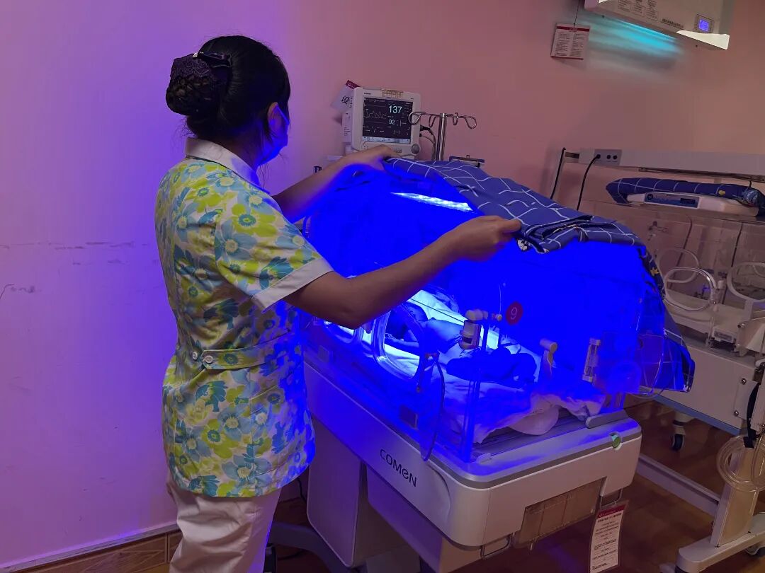 为什么要用光疗纸尿裤【暖心服务】全市首创：“一日蓝光病房”，让“小黄人”宝宝与妈妈爱不分离_https://www.jmylbn.com_新闻资讯_第2张