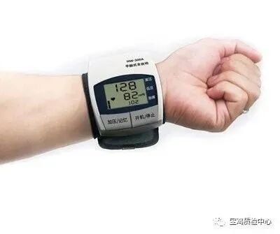 电子血压表怎么看【学习园地】用了这么久的血压计和血压表，你真的都用对了吗？_https://www.jmylbn.com_新闻资讯_第35张