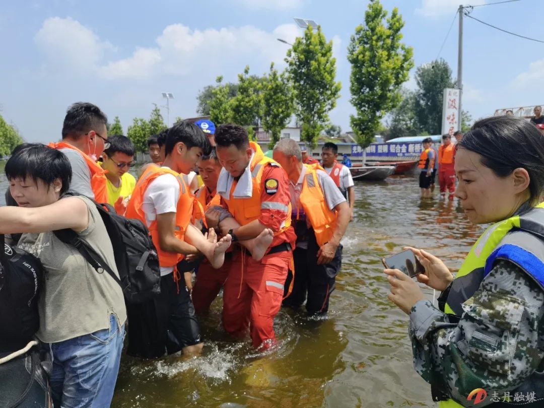 志丹雷霆救援队支援河南抗洪抢险