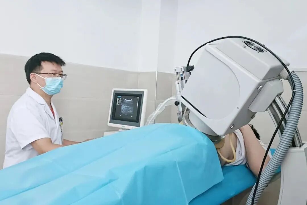 体外碎石b超怎么定位泌尿系统结石患者的福音——我院引进新一代B超定位体外冲击波碎石机_https://www.jmylbn.com_新闻资讯_第4张