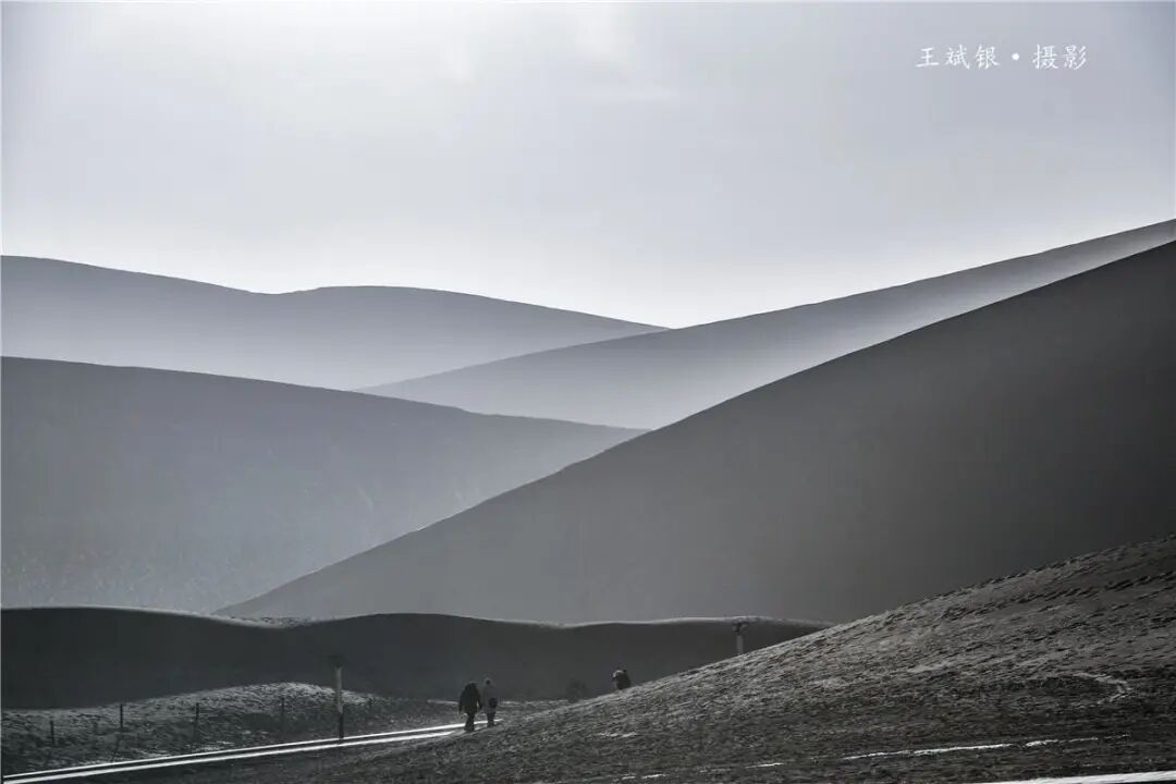 敦煌鸣沙山美景