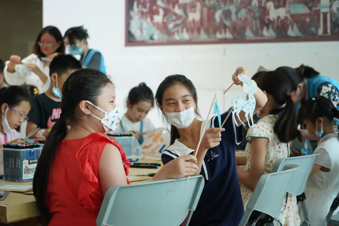 九色鹿纸影绘本