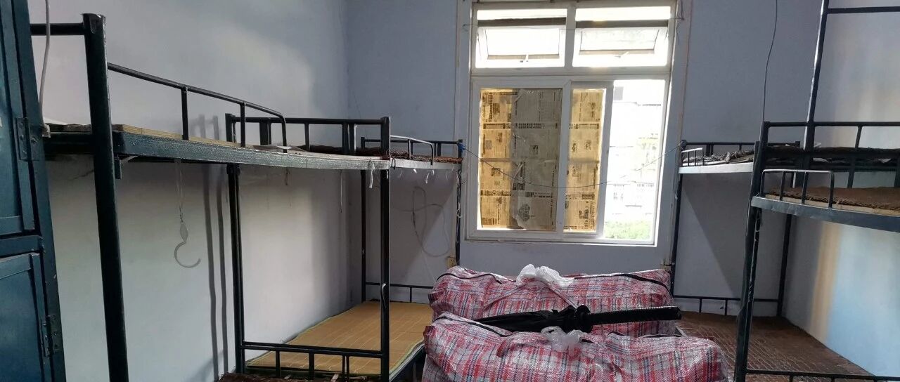 研究生集体要求学校改善宿舍条件，夏天没空调，洗澡有老鼠......