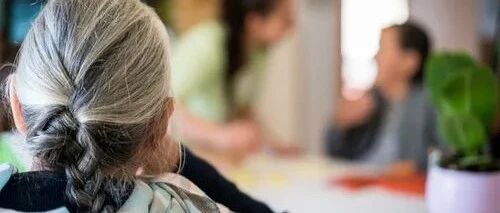 接受阿尔茨海默病及相关失智症诊断对老年人社会关系的影响