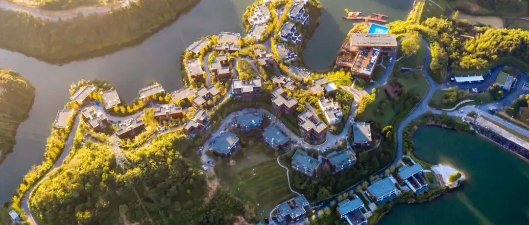 乘船入住星空漂浮屋！1500亩半岛秘境，独栋Villa避世环湖，江浙沪一站式度假王国~