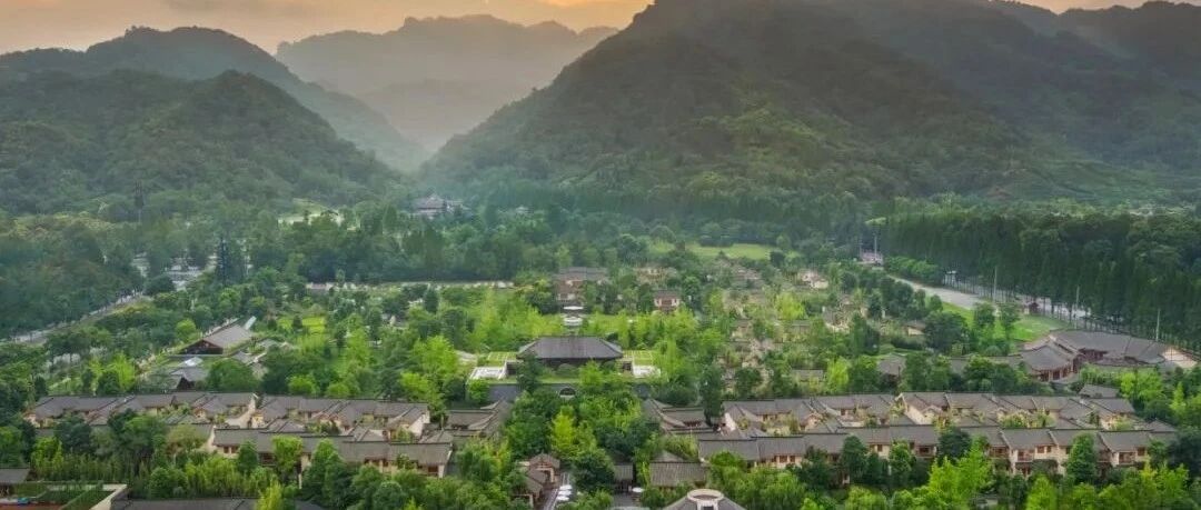 国内仅此一家！睡千米高空绝美玻璃屋、坐观悬崖云海、山谷星空，私享神仙级森林疗愈地！