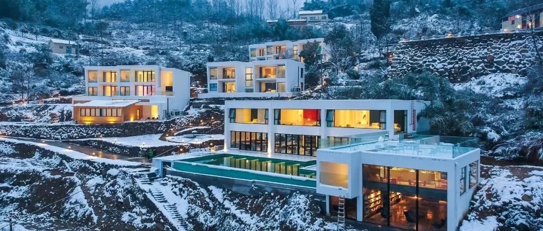 不输国外，家门口的冬天就很美！山巅秘境赏雪泡汤，私享独栋院落开趴，江浙沪自驾直达~
