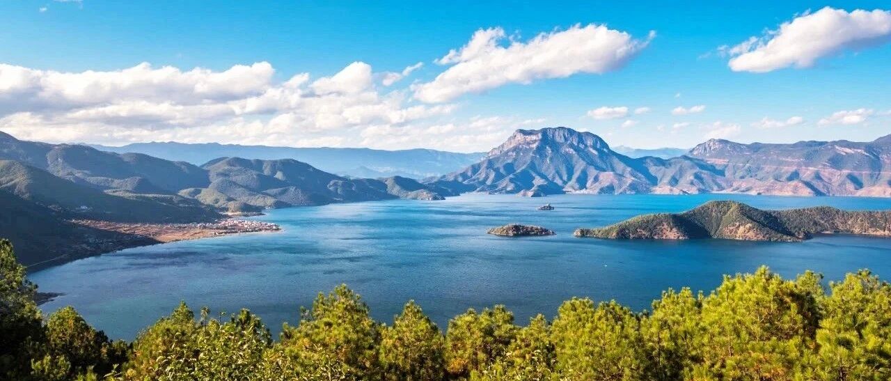 去看冬季最美神湖！国内超小众“蓬莱仙境”，18°暖阳躺看日出星空，美过瑞士！