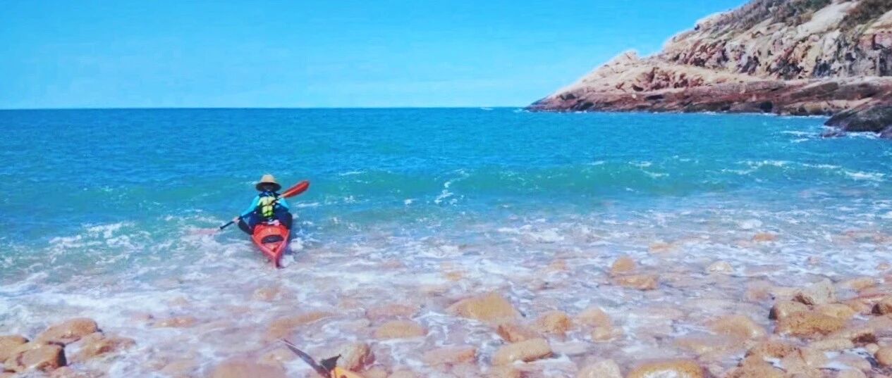 水清人少不输夏威夷！浙江这座小众海岛，一到夏天就变成梦幻荧光海，知道的人不多赶紧去！