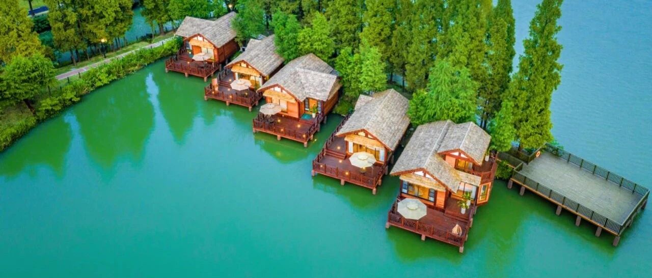 不出城get瑞士同款秋冬度假秘境！地铁就能直达的湖上木屋，浪漫湖心岛房车露营，彻底火前赶紧去！