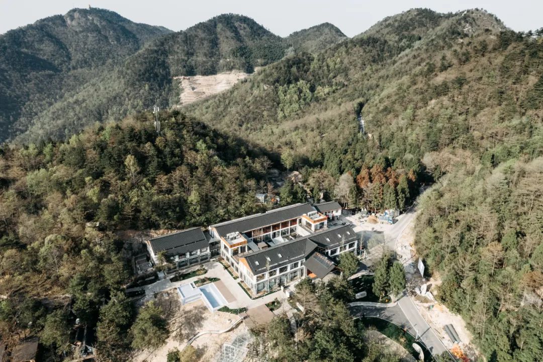 斥资打造山谷神仙树屋！270°躺看山峦云海，玩水溯溪过清凉夏天，家门口神仙度假地！