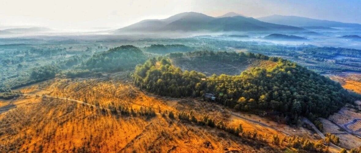 国内火山最多的度假小城火了！270°揽景泡地热温泉，均温17°C四季如春，美食不输成都！