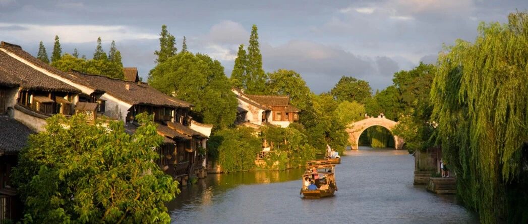 江南C位！从破败水乡到世界名牌，这个让黄磊爱了多年的小镇，究竟有啥魅力？