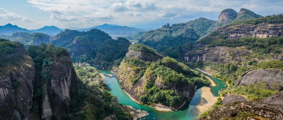 高铁2h直达无染之境，人少景美不输黄山！云海深处野奢避世，碧山茶园私汤泡池