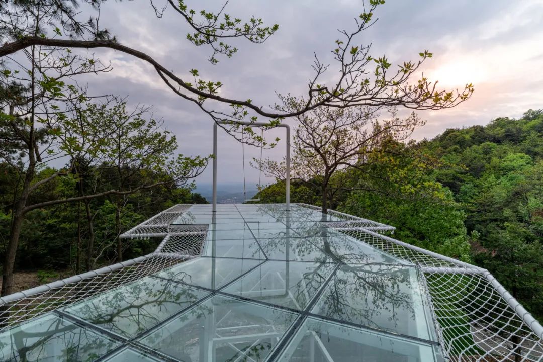 斥资打造山谷神仙树屋！270°躺看山峦云海，玩水溯溪过清凉夏天，家门口神仙度假地！