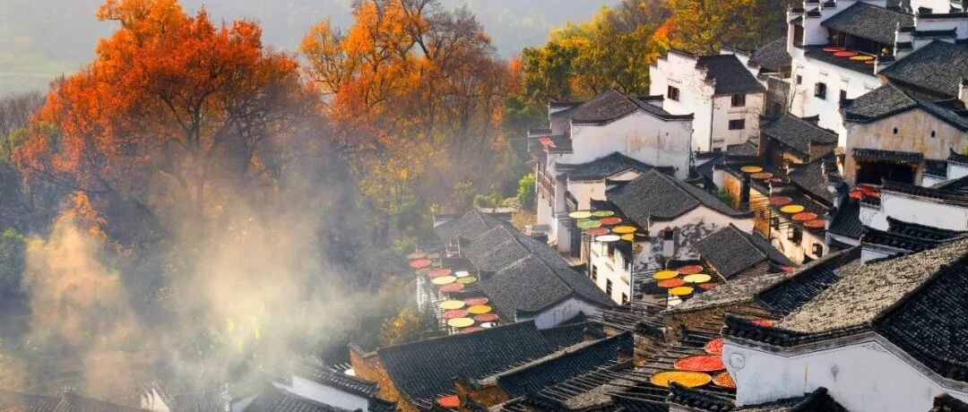 这个被CNN评为最美地的悬崖小镇，私藏中国最后一波秋色，美成童话！高铁2h直达~